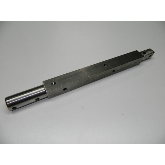 Вал квадратный ножей жатки 1083