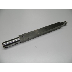 Вал квадратный ножей жатки 1083